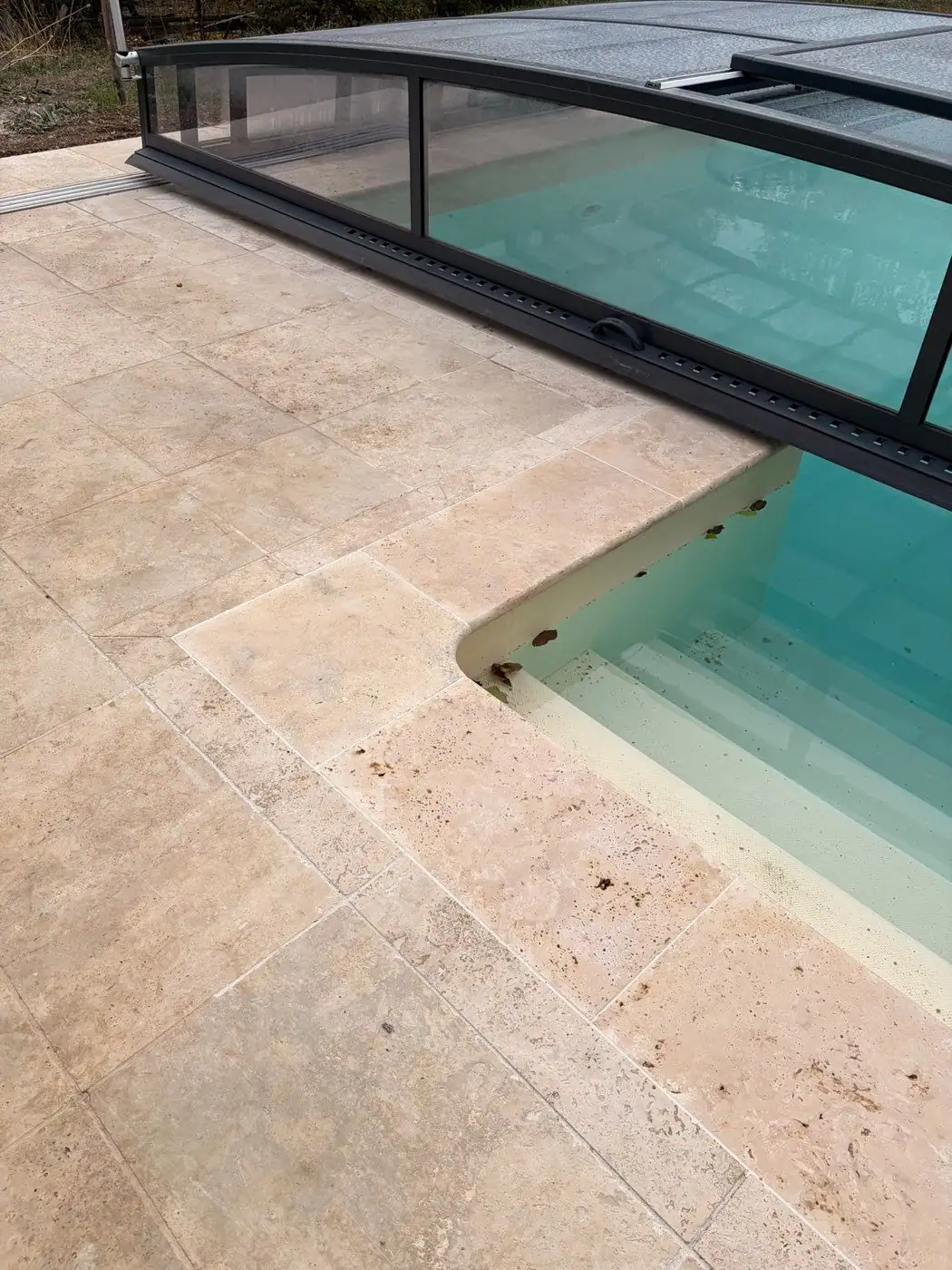 Poolumrandung aus Travertin